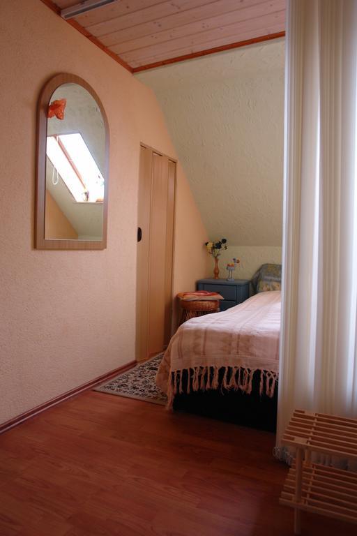 Ferienwohnung Bimmelbahn-Blick Neudorf  Szoba fotó