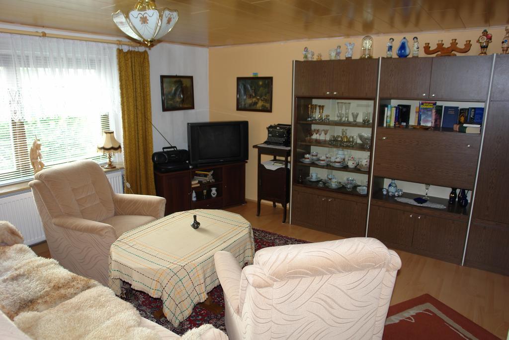 Ferienwohnung Bimmelbahn-Blick Neudorf  Szoba fotó