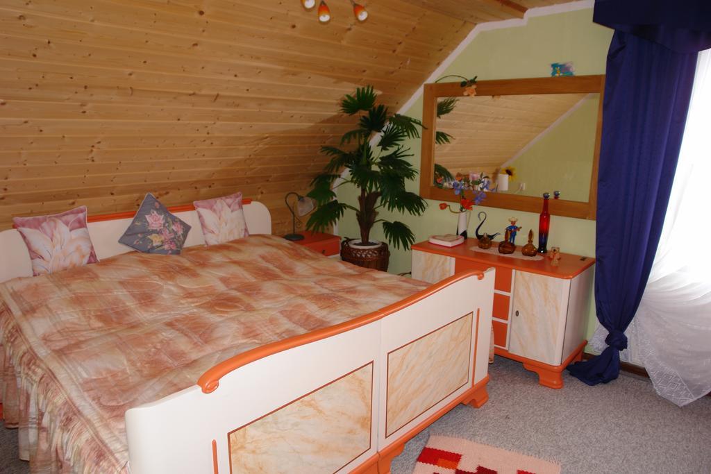 Ferienwohnung Bimmelbahn-Blick Neudorf  Szoba fotó