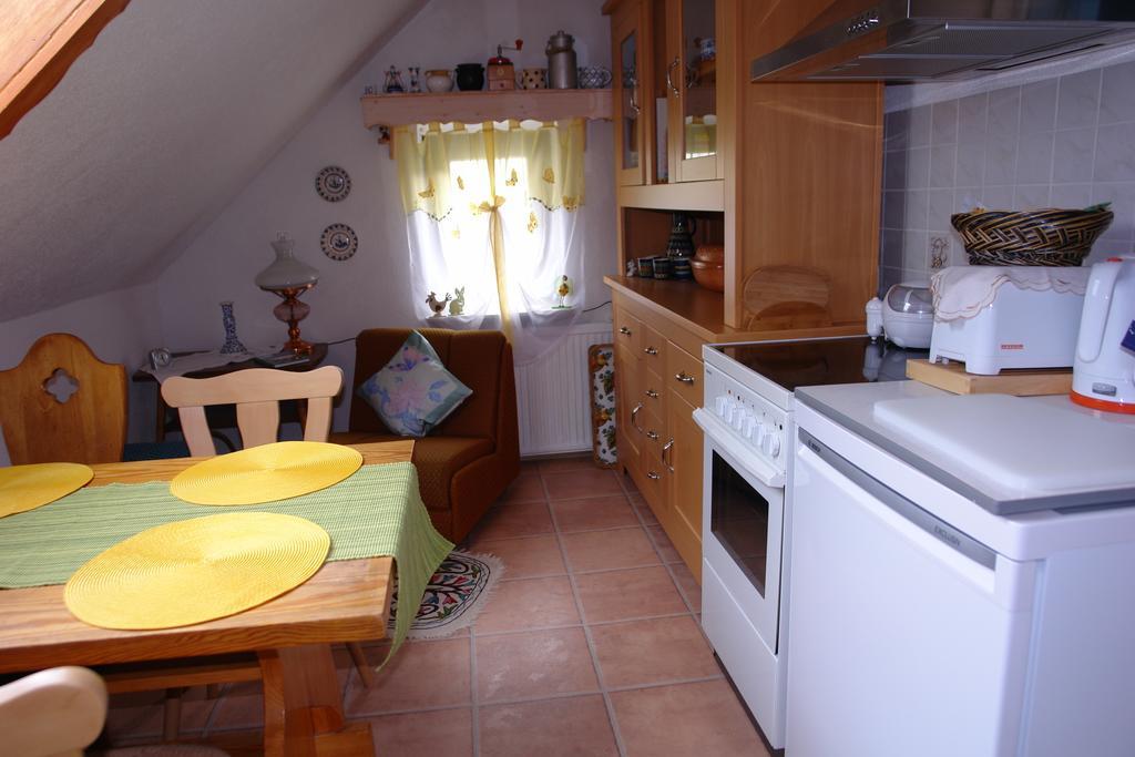 Ferienwohnung Bimmelbahn-Blick Neudorf  Szoba fotó